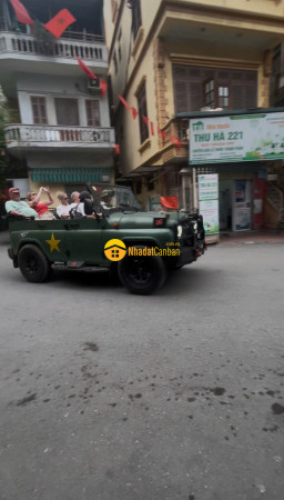 Chưa tới 10 tỷ 2 oto chạy, xe jeep du lịch đi qua nhà,2 tới văn miếu