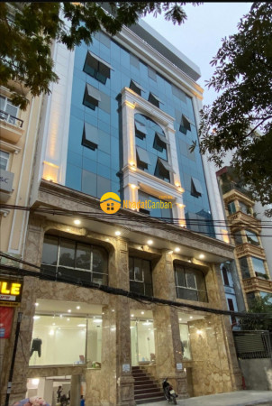 Cho thuê tòa văn phòg 9 tầng mp hoàng ngân dt 240m2 mt 16m. giá 400 trth