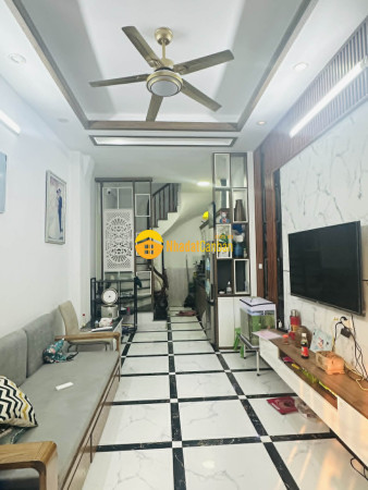 Bán căn nhà phân khúc hiếm tại ngõ 195 phúc lợi long biên.