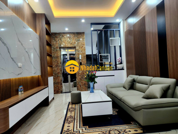 Bán nhà mới 6 tầng thang máy ô tô đỗ cửa, nội thất đẹp, gần phố định công giải phóng.