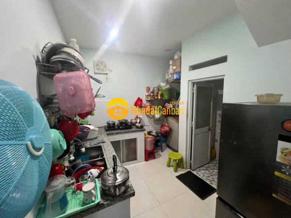 Nhà bán cmt8, dt 32m2, nhà mới ở liền