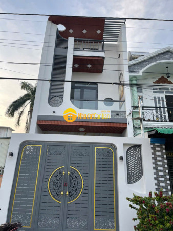 Cần bán gấp nhà mặt tiền long hòa